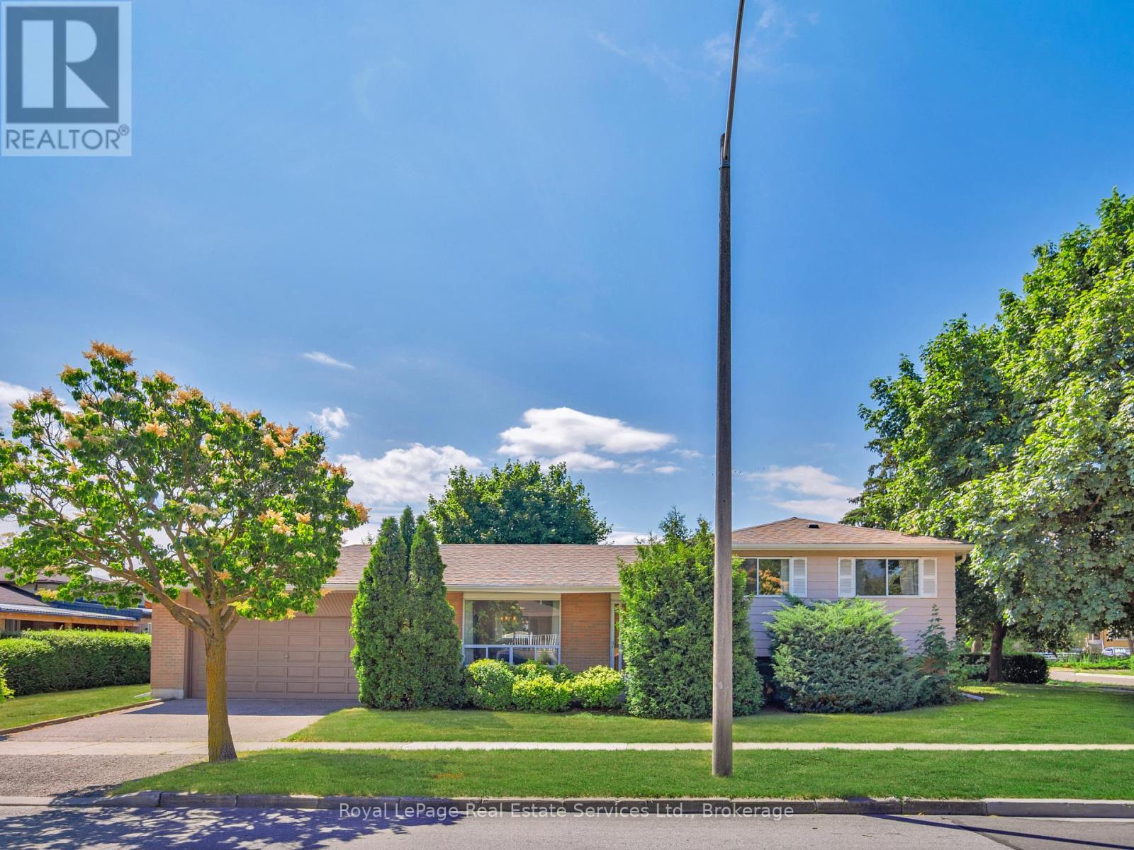 1 Mosswood Ln, Toronto, ON M9V 1M3