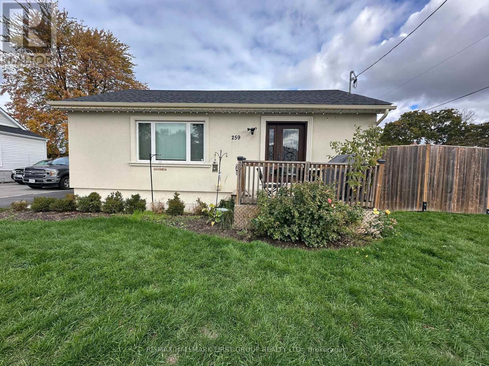 259 Stevenson Rd N, Oshawa, ON L1J 5N1