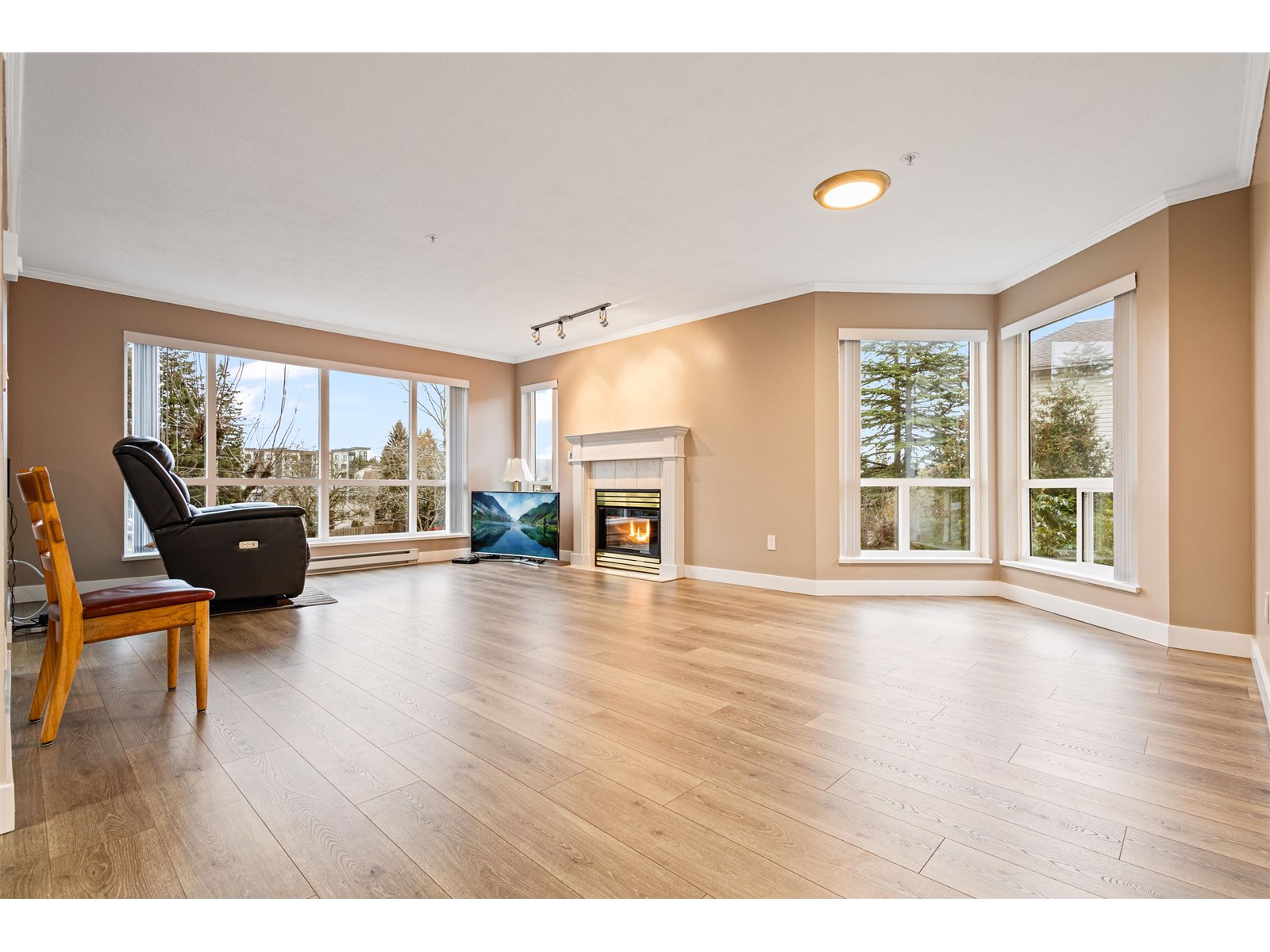 32120 Mt Waddington Avenue Unit 206, Abbotsford, BC V2T 2E8