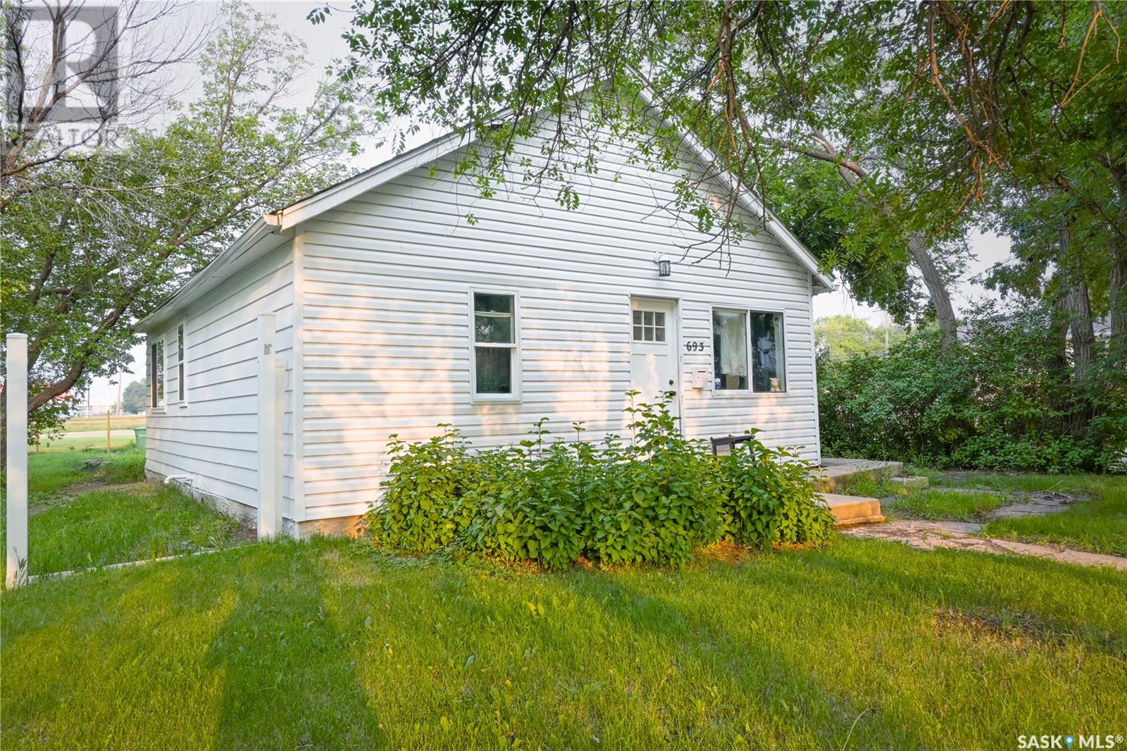 693 Retallack St, Regina, SK S4T 2G5