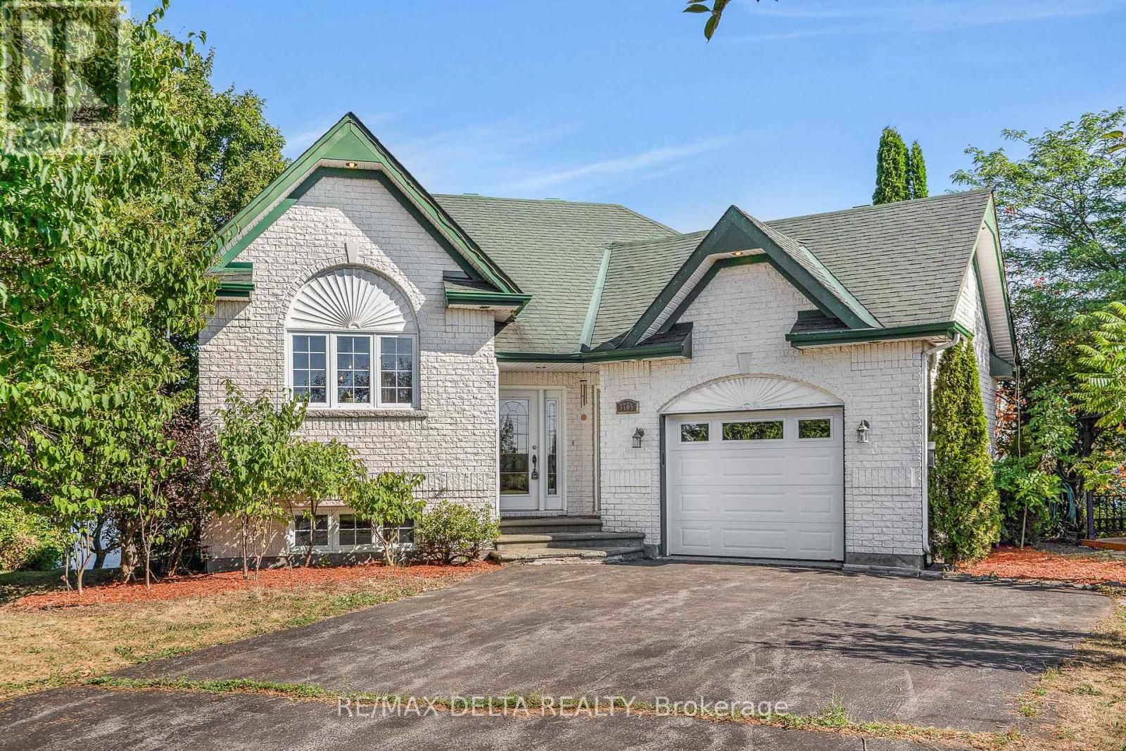 3705 Old Highway 17 Rd, Clarence-rockland, ON K4K 1W2