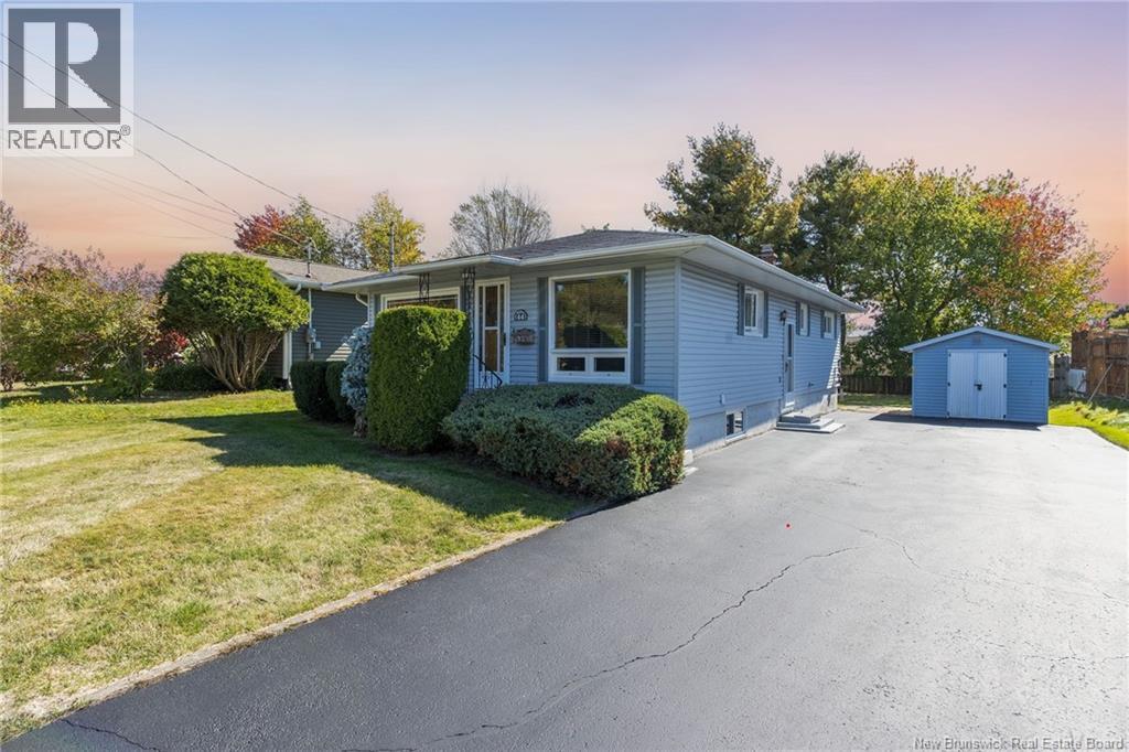 44 Fernwood Ave, Moncton, NB E1A 2W4