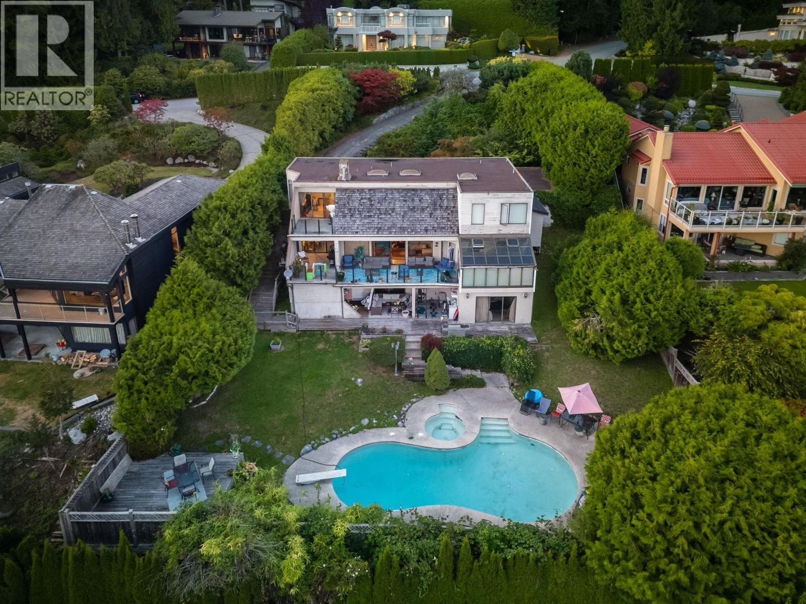 1591 Chartwell Dr, West Vancouver, BC V7S 2R9
