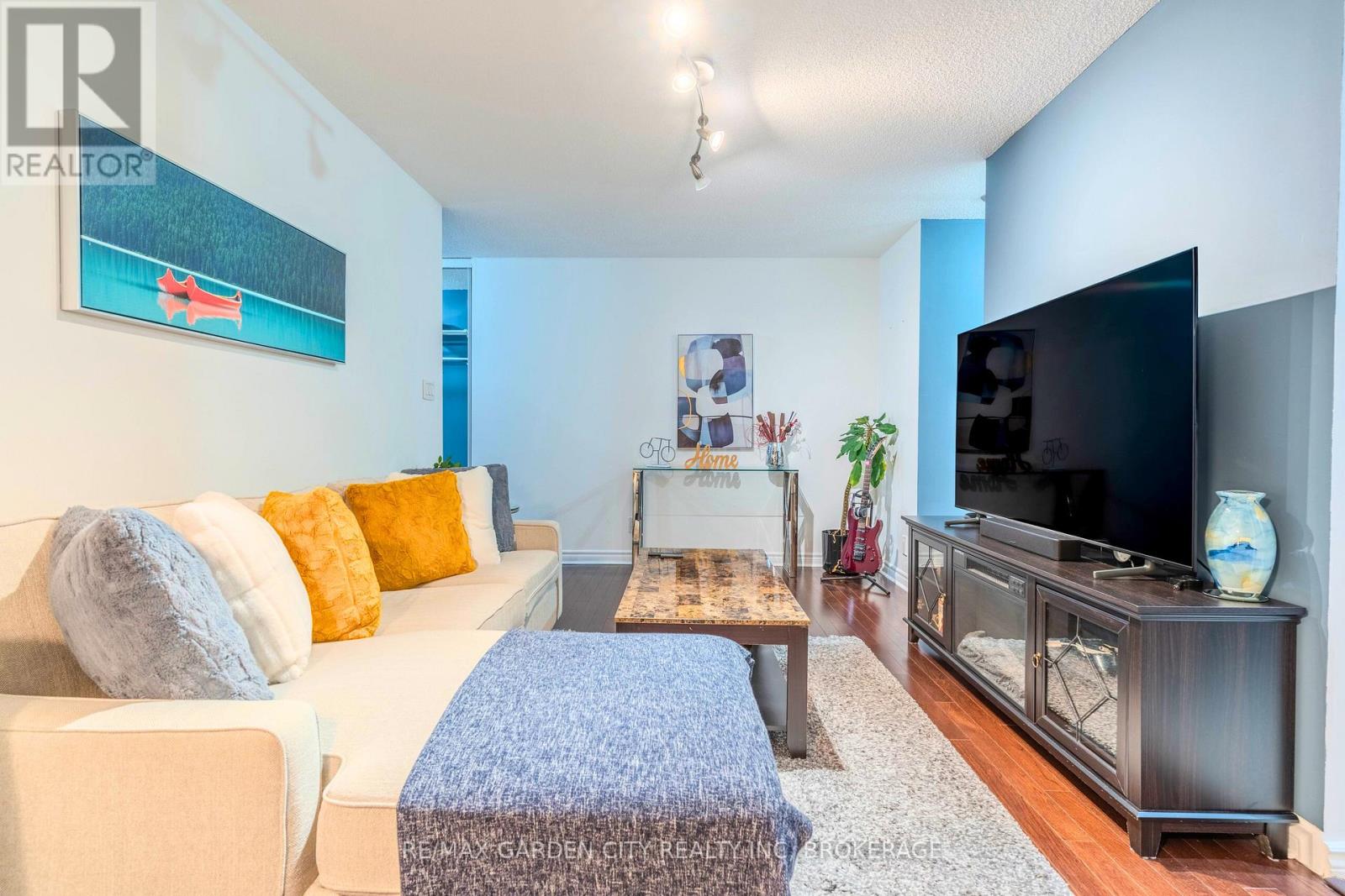 202 897 Sheppard Ave W, Toronto, ON M3H 2T4