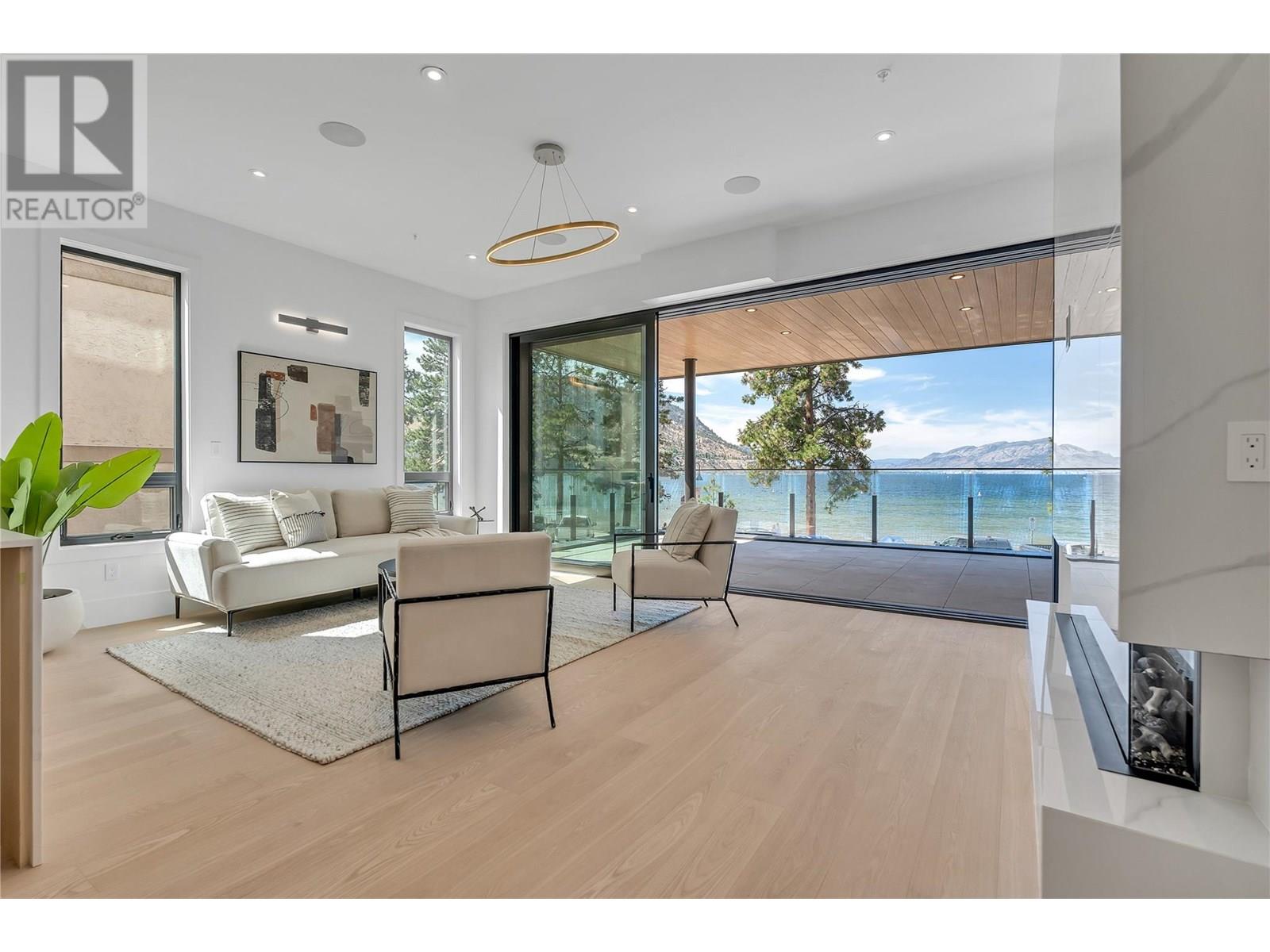 602 Lakeshore Drive Unit 202, Penticton, BC V2A 1B9