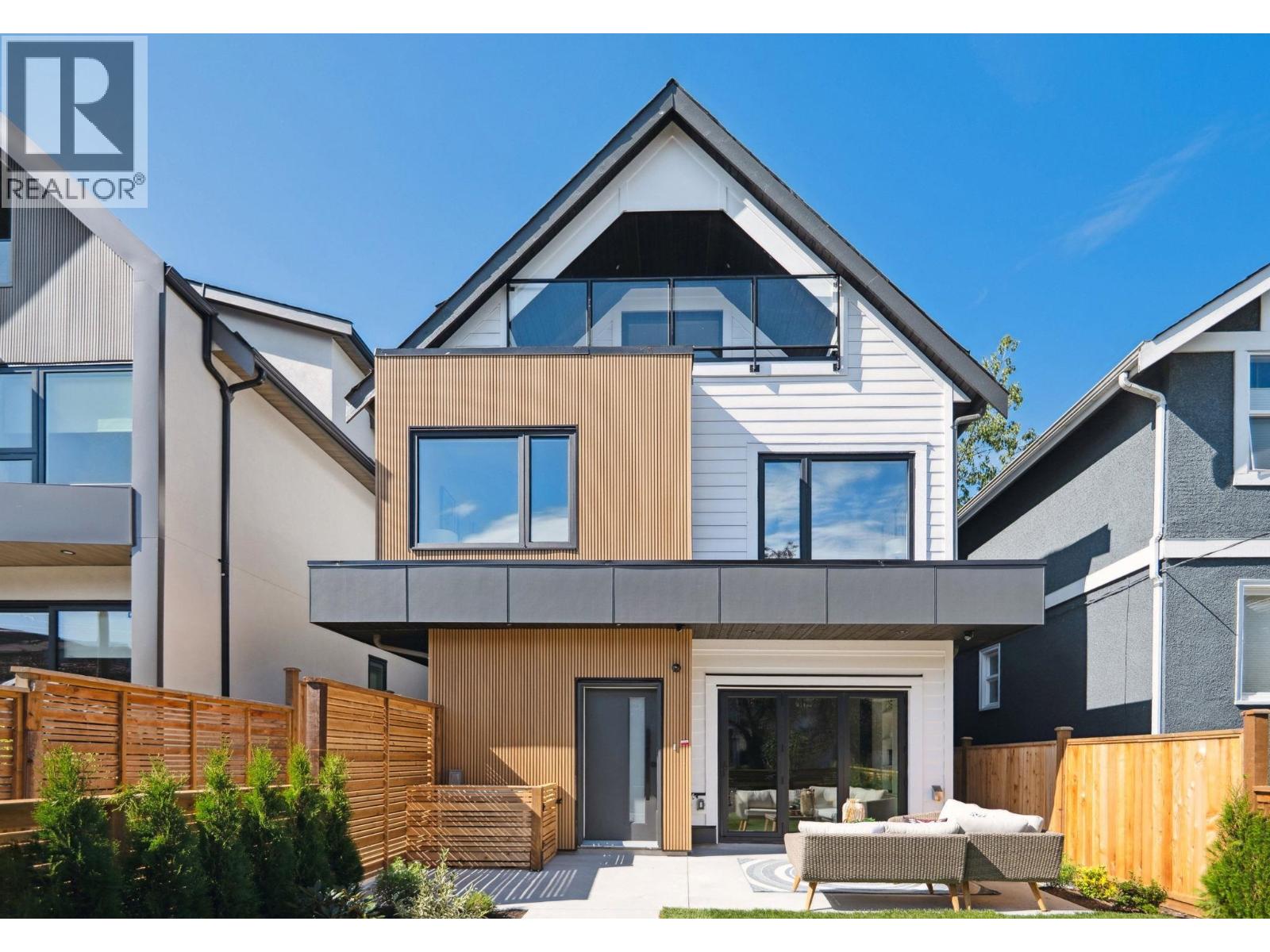 1079 East 14th Avenue #1, Vancouver, BC V5T 2P1