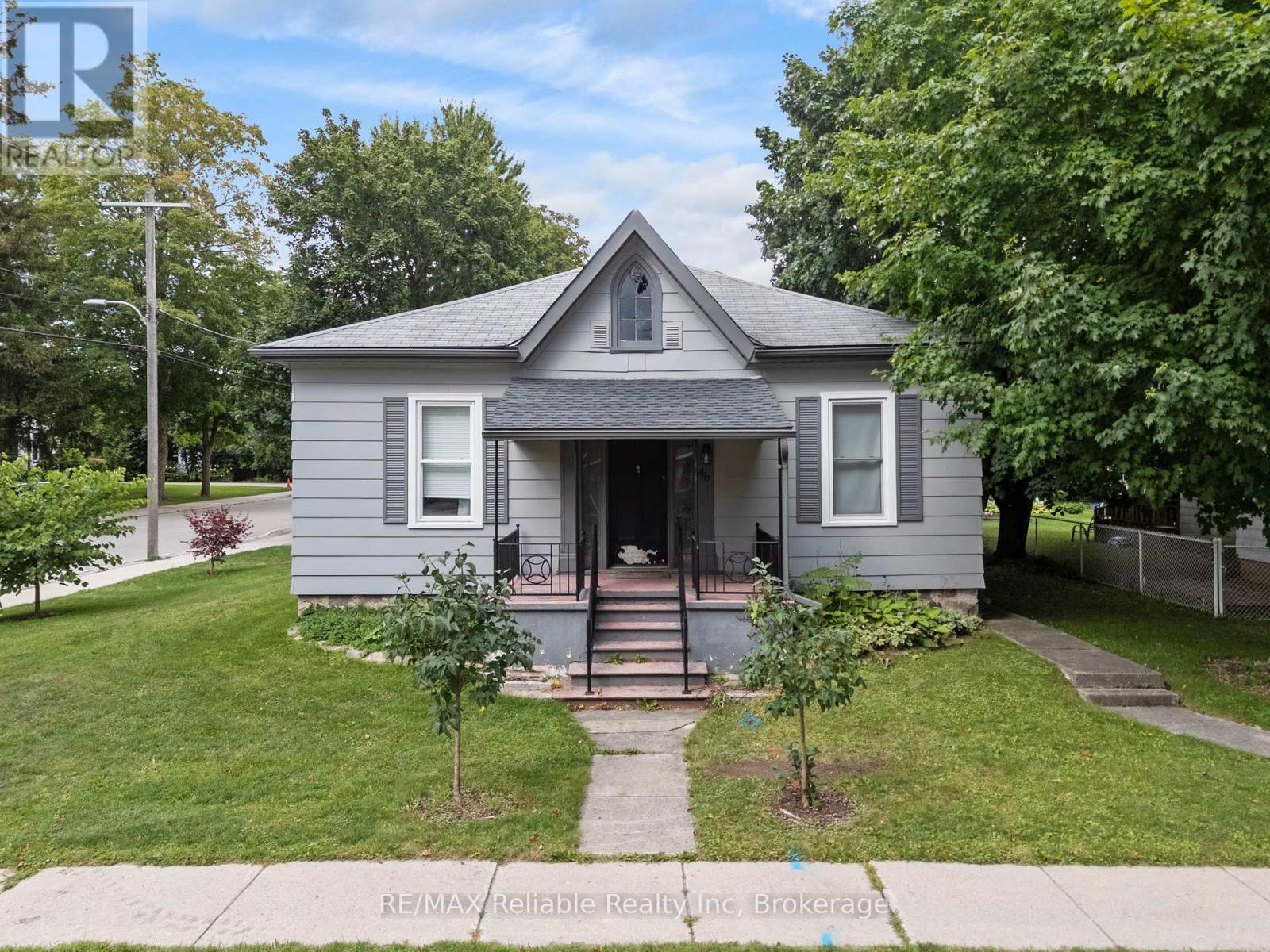 46 James St, Huron East, ON N0K 1W0
