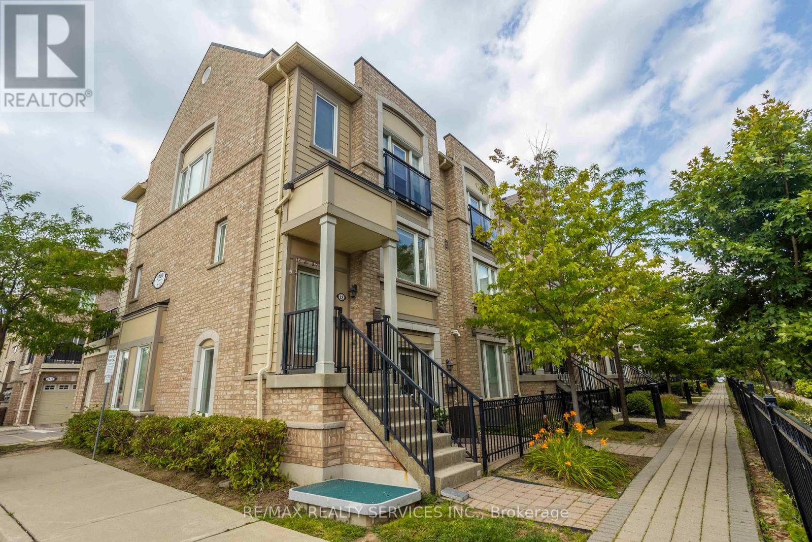 8 3100 Boxford Cres, Mississauga, ON L5M 0P4