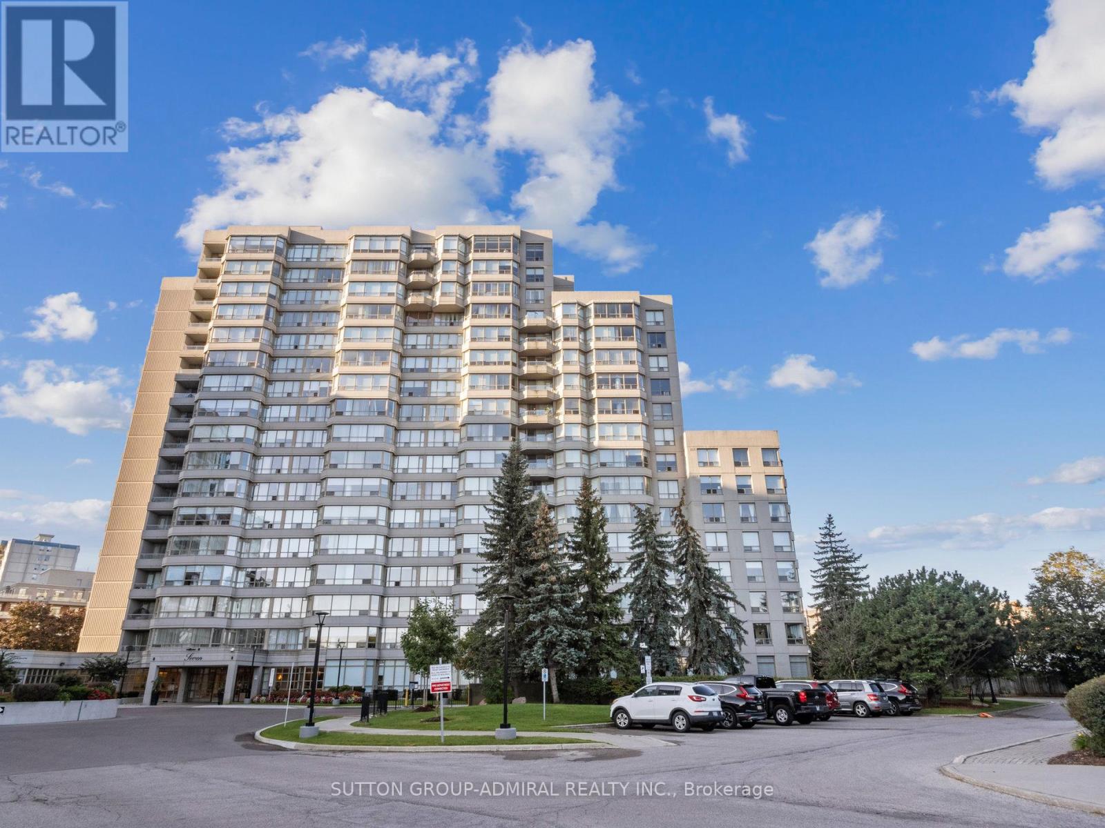 604 7 Townsgate Dr, Vaughan, ON L4J 7Z9
