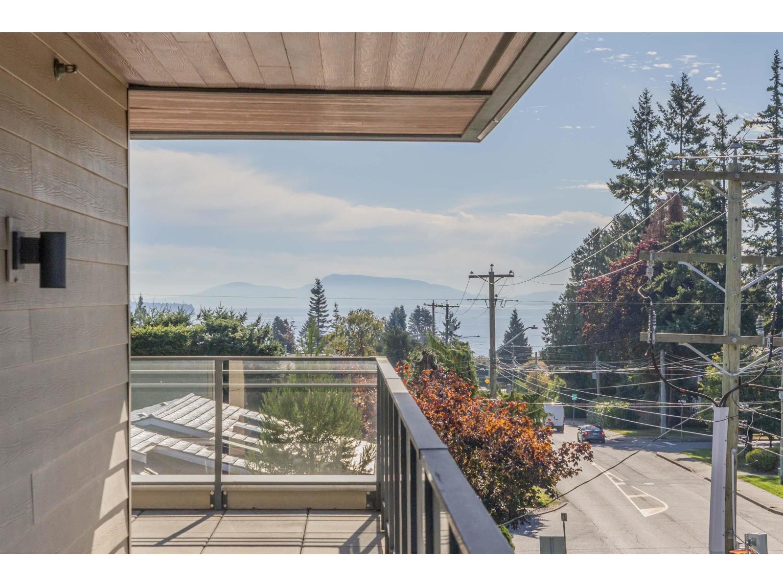 14022 N Bluff Road Unit 312, White Rock, BC V4B 3C3
