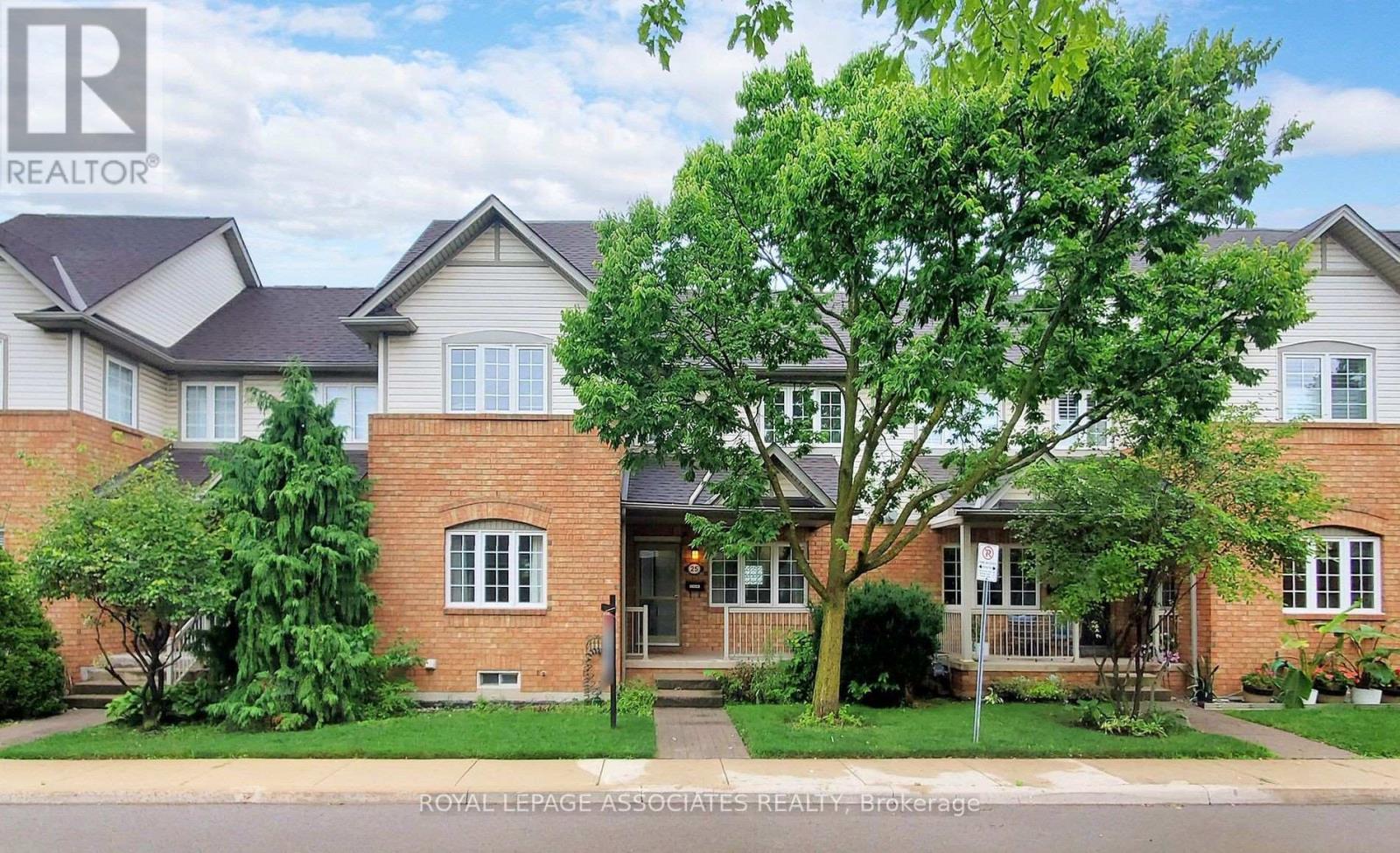 25 100 Beddoe Dr, Hamilton, ON L8P 4Z2