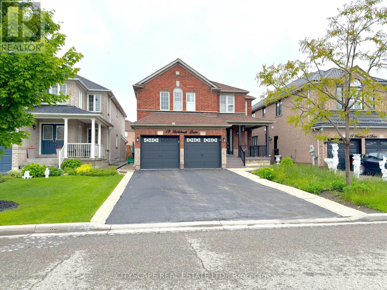 19 Bottlebrush Dr, Brampton, ON L6R 2Z5