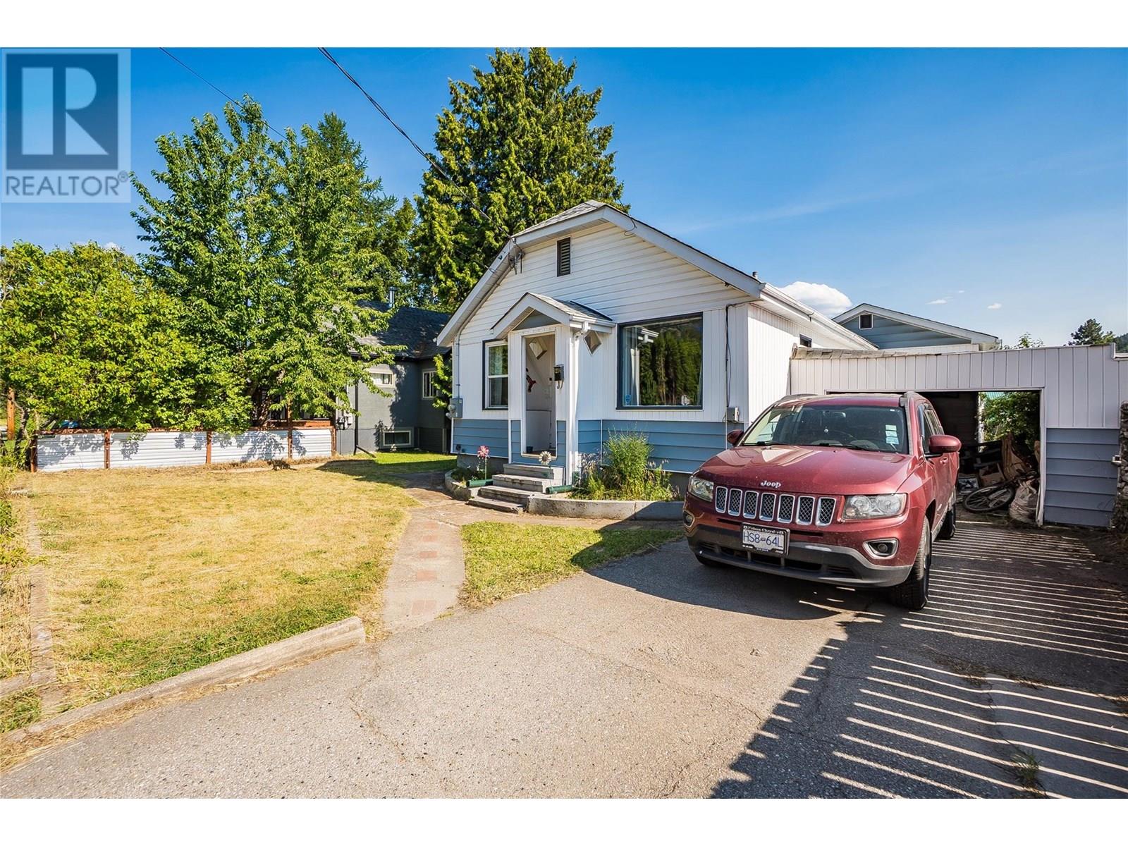 1216 1 Street, Castlegar, BC V1N 1A2