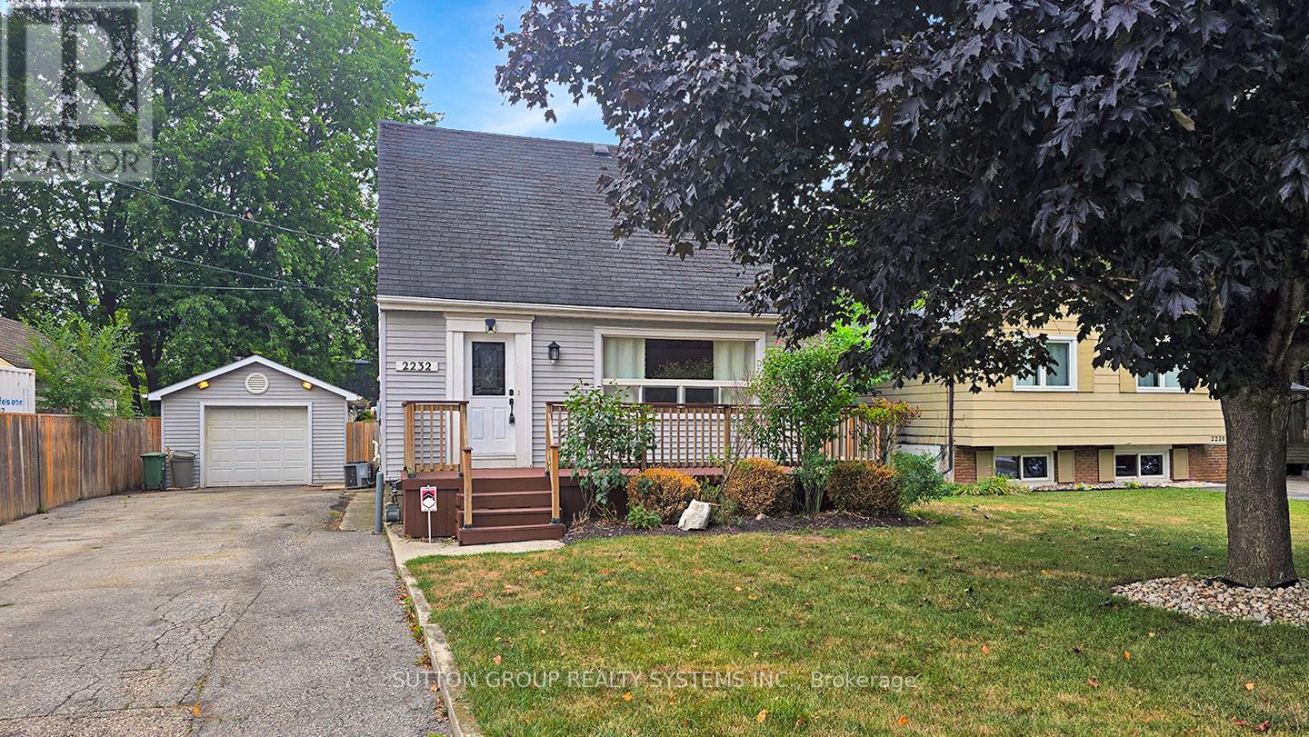 2232 Queensway Dr, Burlington, ON L7R 3T2