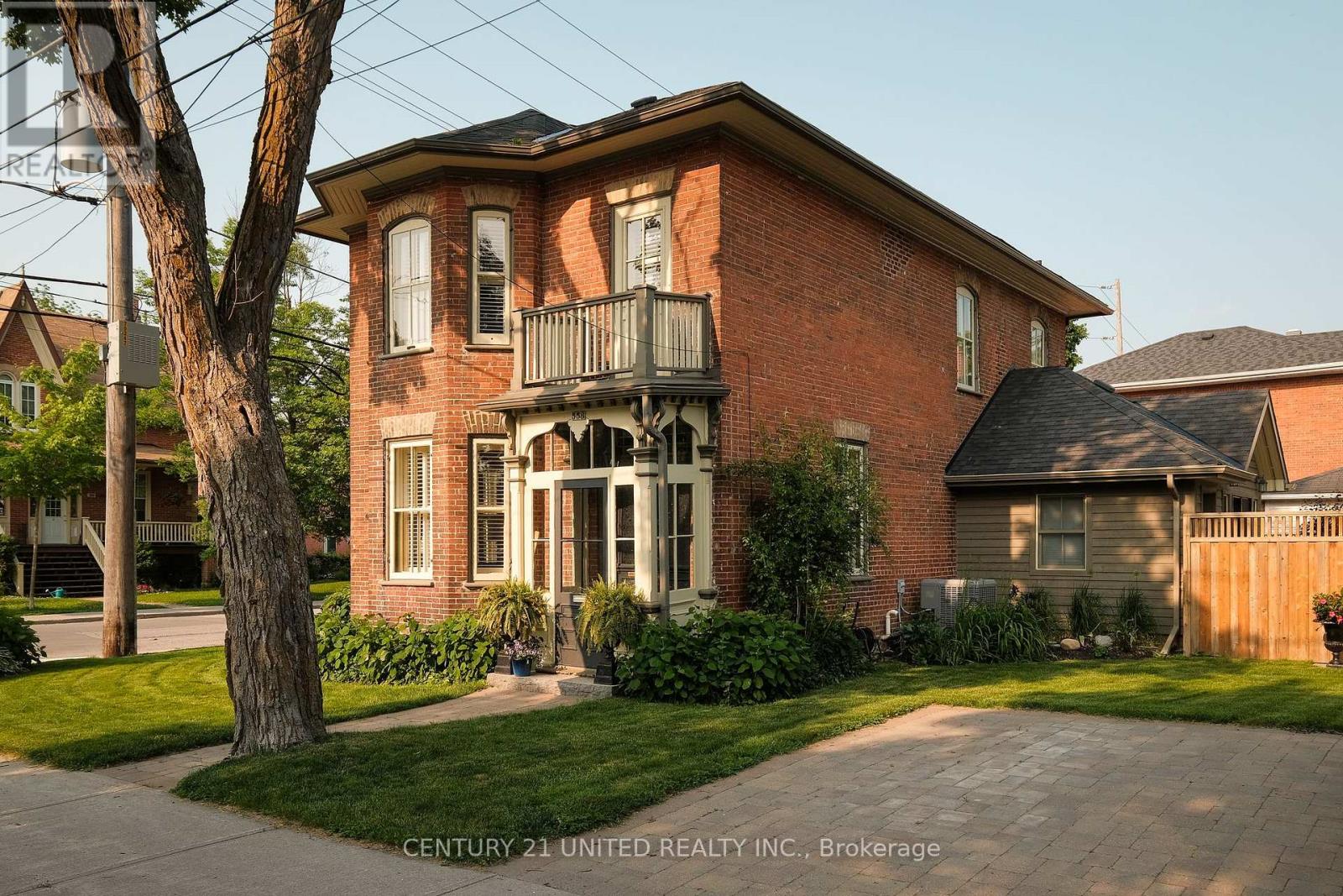 558 Harvey St, Peterborough, ON K9H 3K9