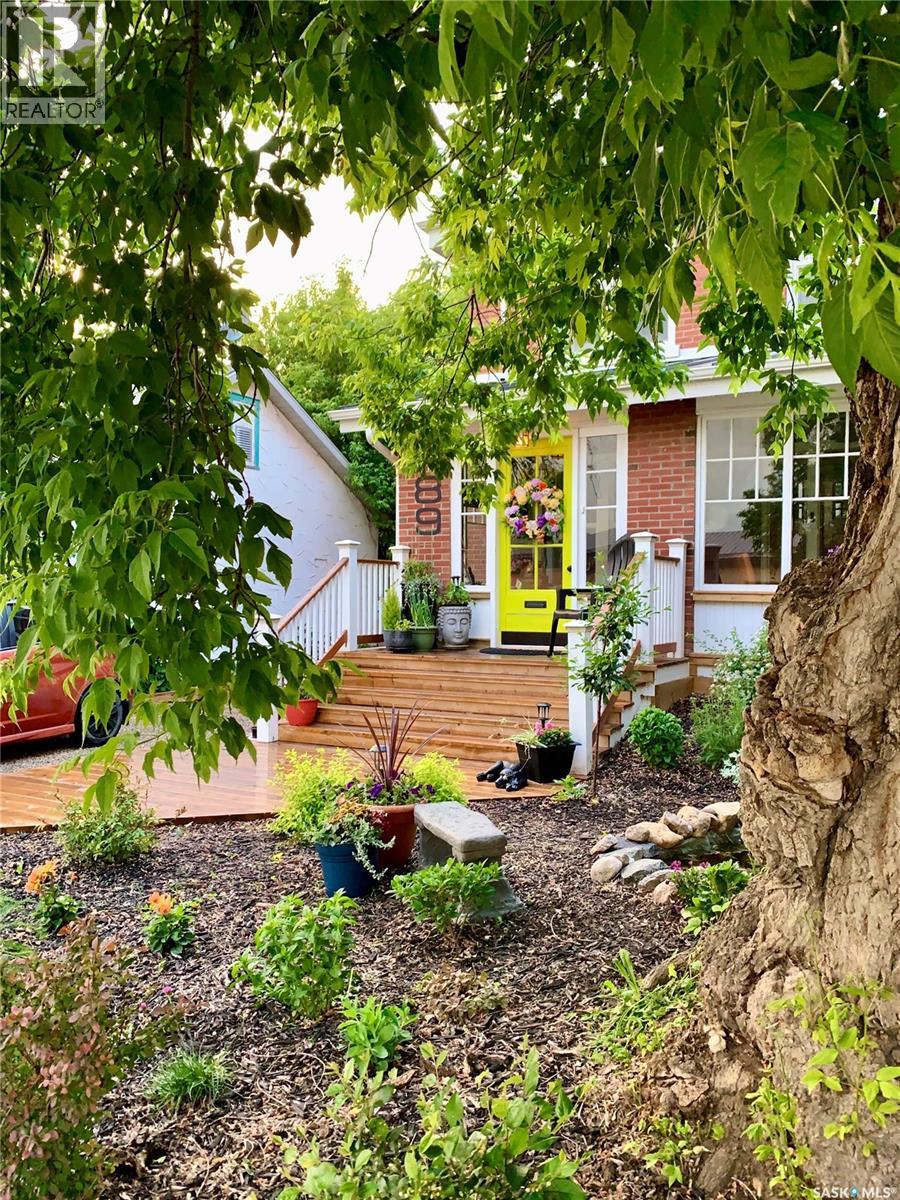 89 Smith Street East, Yorkton, SK S3N 0H7