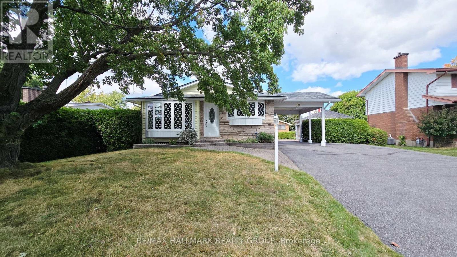 38 Hadley Cir, Ottawa, ON K2H 6N9