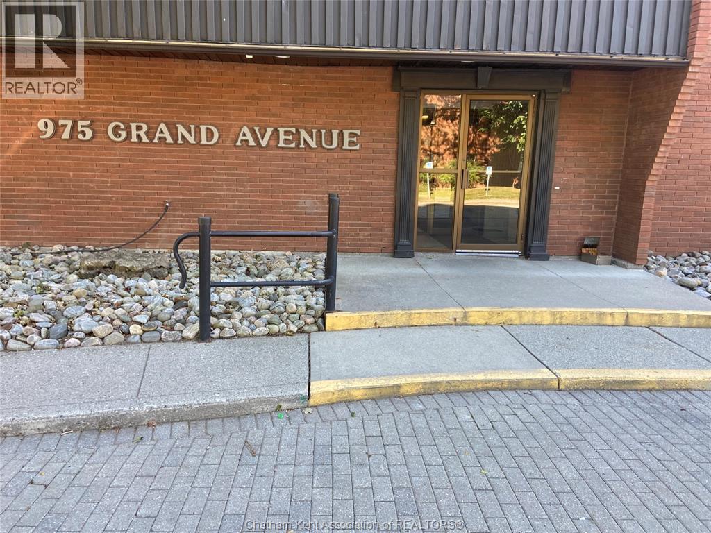 975 Grand Avenue West Unit 102, Chatham, ON N7L 2Y8