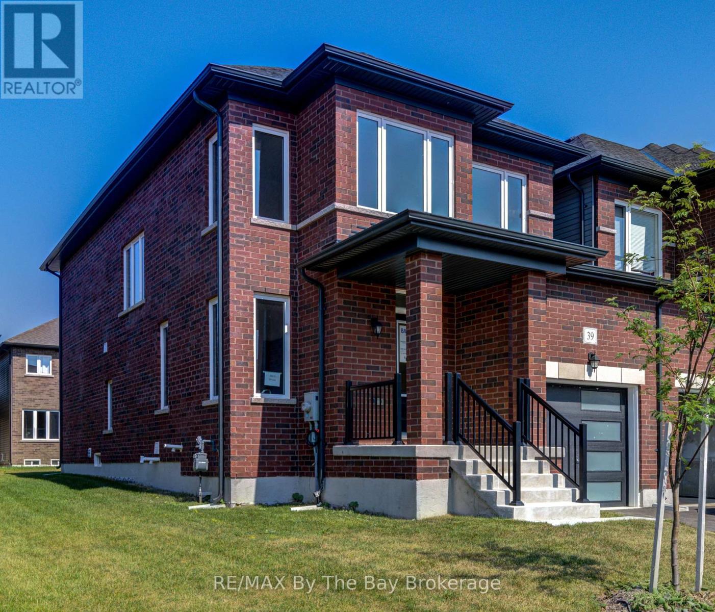 39 Lisa St, Wasaga Beach, ON L9Z 1J9