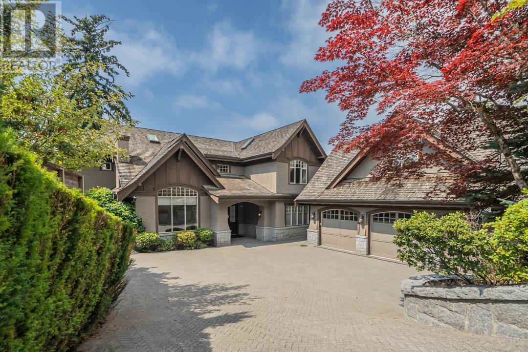 2638 Queens Ave, West Vancouver, BC V7V 2Z1