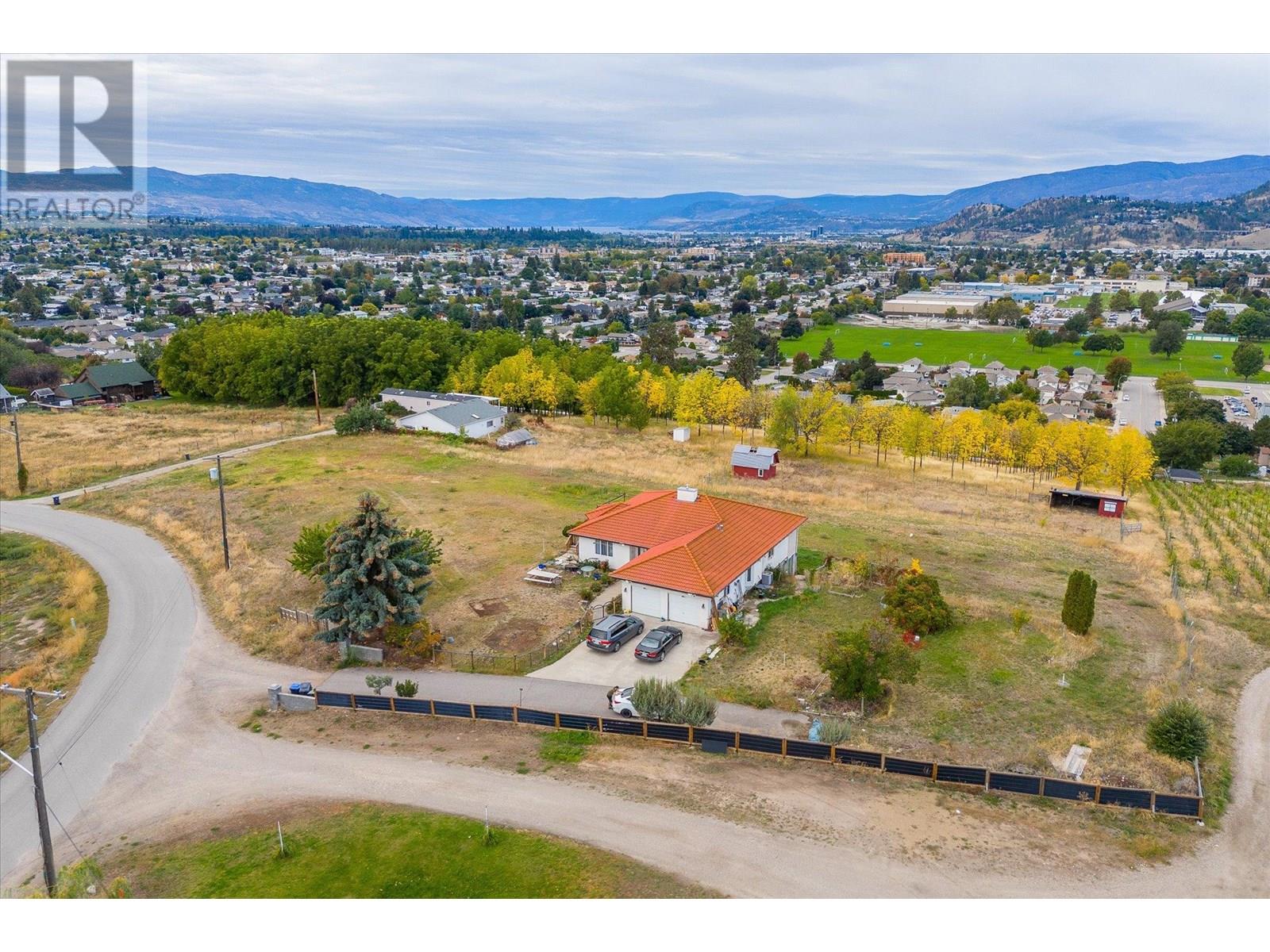 848 Webster Rd, Kelowna, BC V1P 1C2