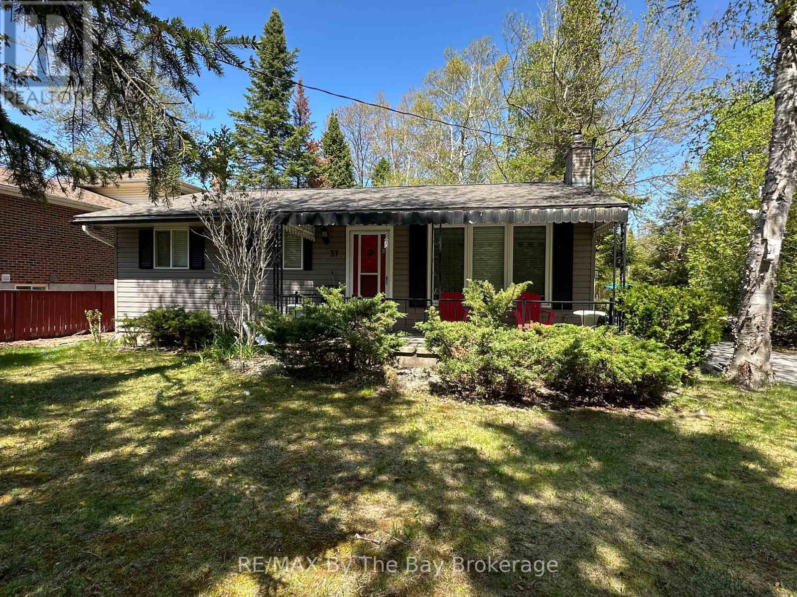 37 37th Street North, Wasaga Beach, ON L9Z 2B6