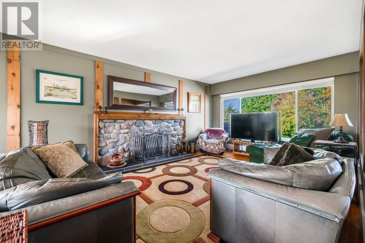 10540 Aintree Cres, Richmond, BC V7A 3V1