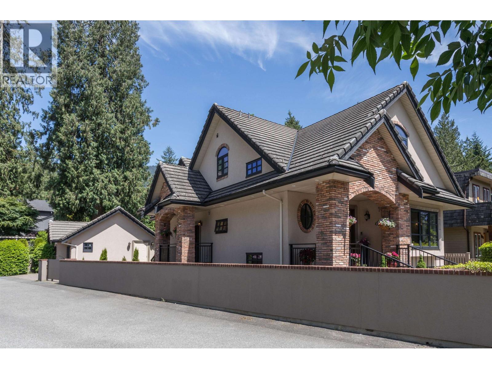 1134 Montroyal Blvd, North Vancouver, BC V7R 2H7