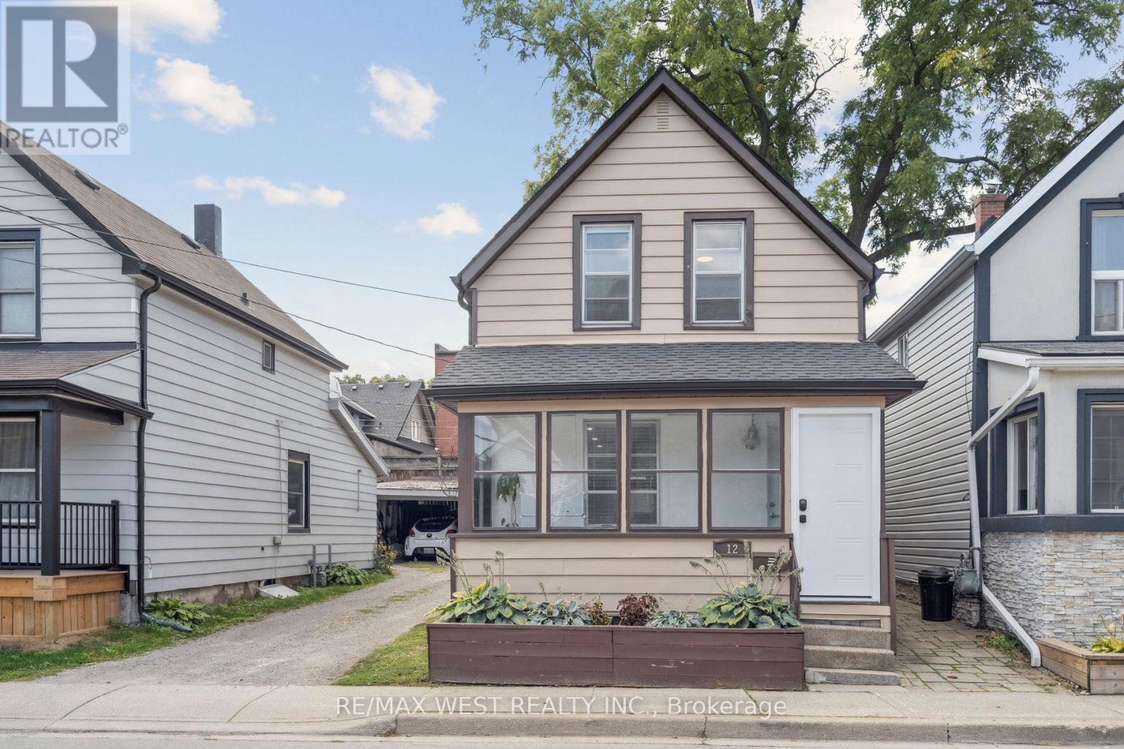 12 Jones St, Hamilton, ON L8G 3H8