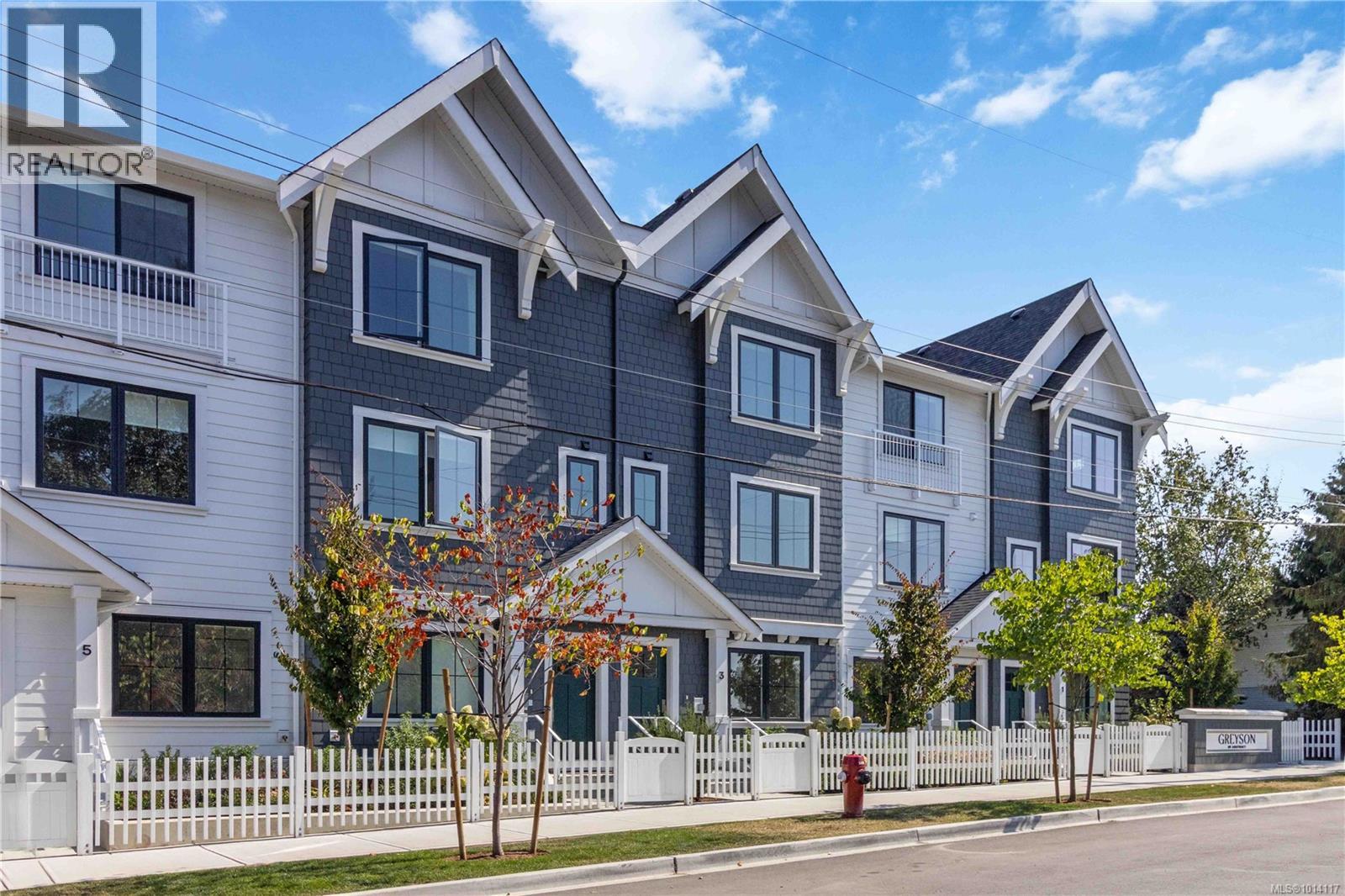 3450 Whittier Avenue, Saanich, BC V8Z 3R2