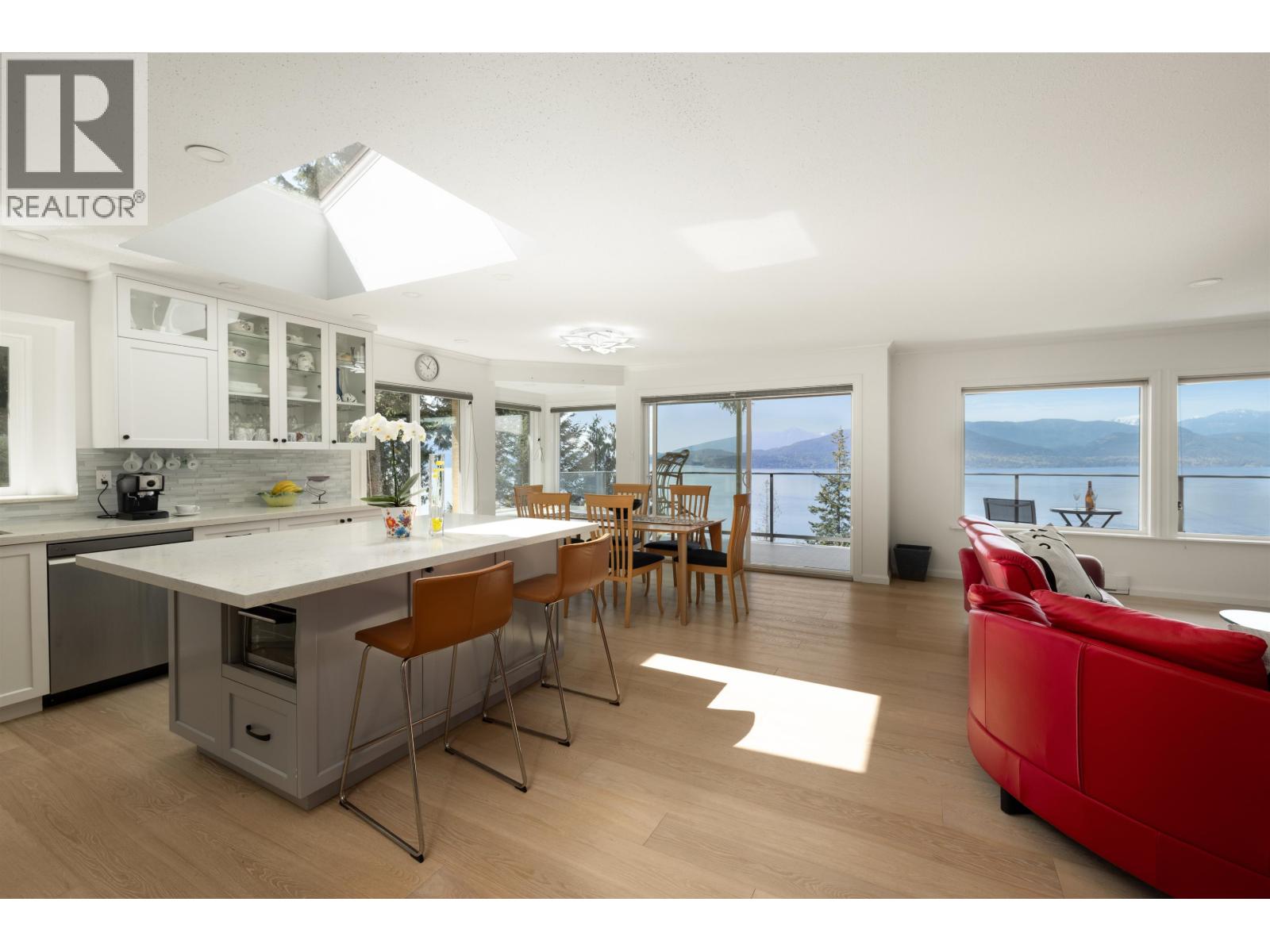 250 Kelvin Grove Way, Lions Bay, BC V0N 2E0