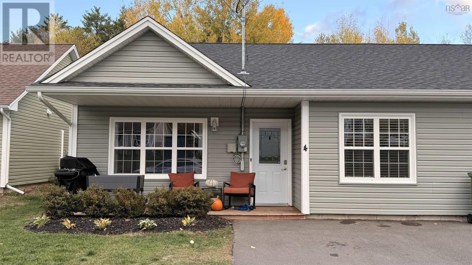 4 Jenifer Ct, New Minas, NS B4N 0H7