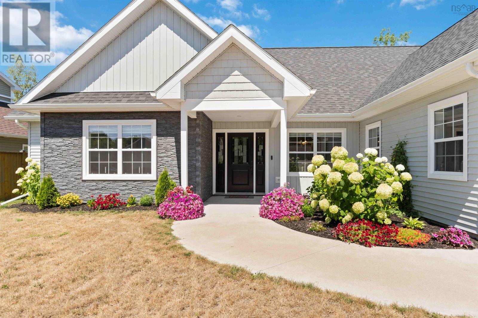 1571 Sarah Dr, Coldbrook, NS B4R 1A1