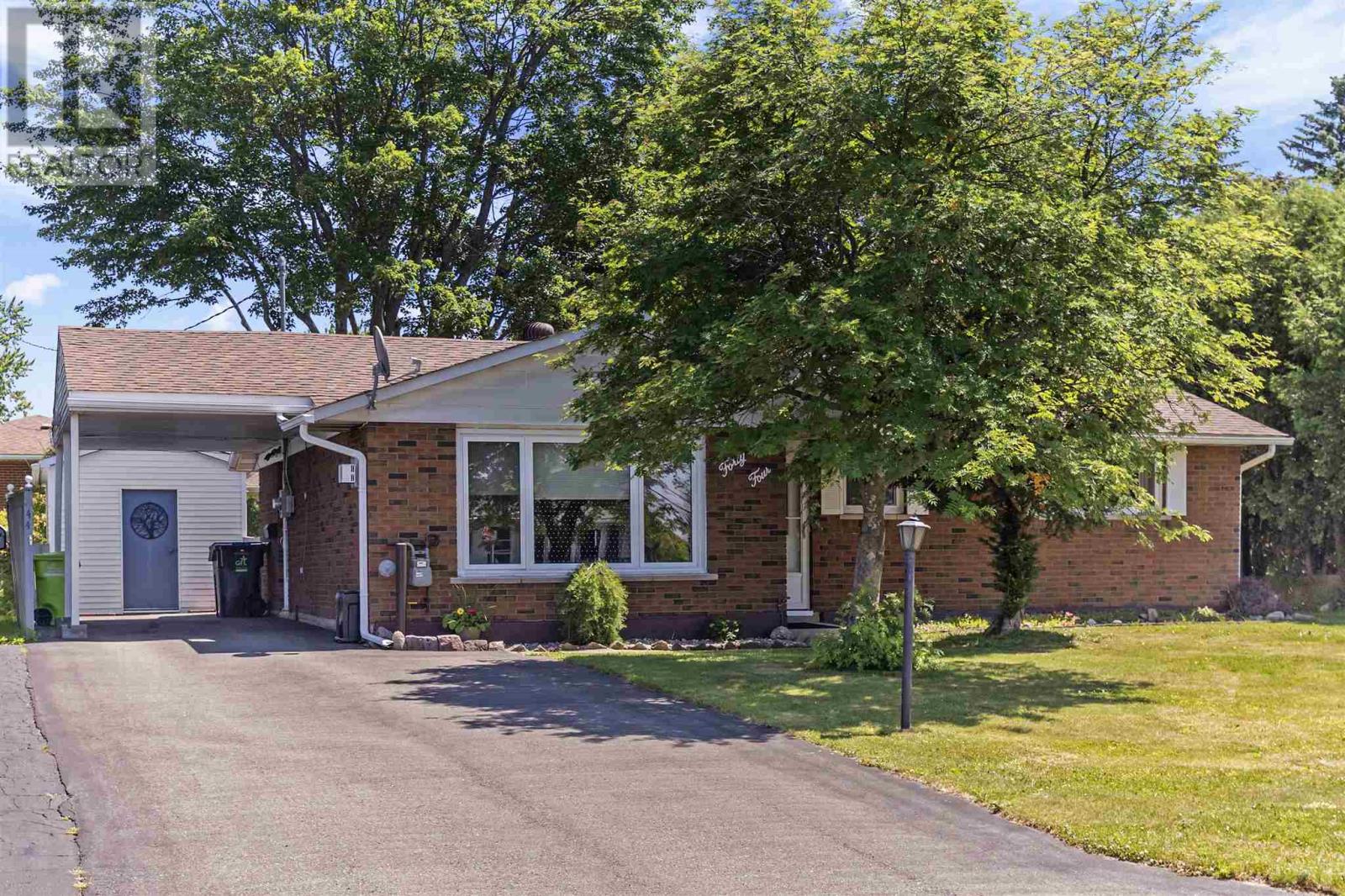 44 Princess Cres, Sault Ste. Marie, ON P6B 3P3