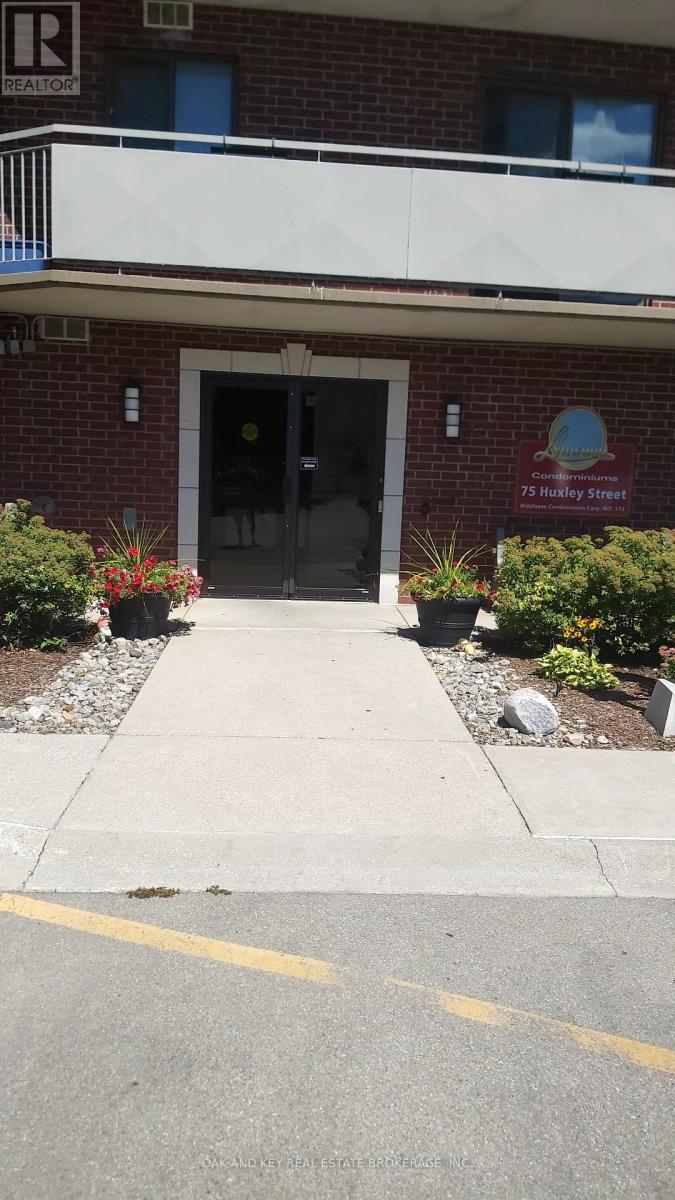 703 75 Huxley St, London, ON N6J 4W7
