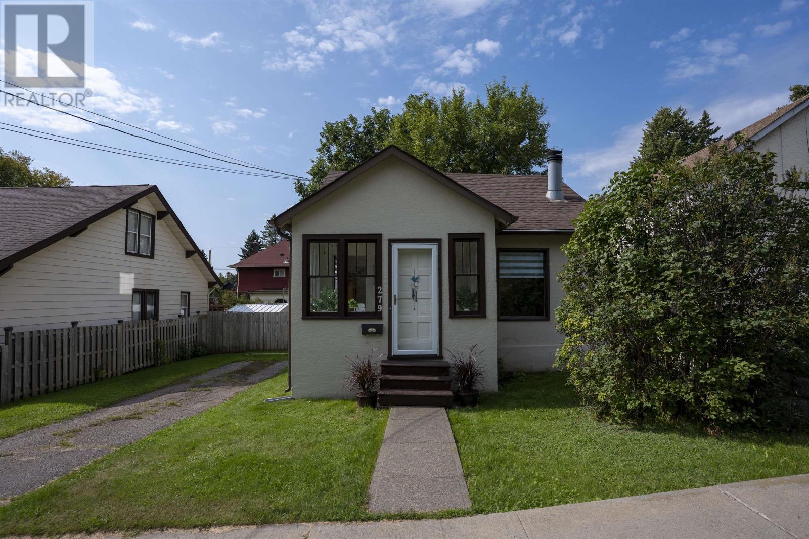 279 Harrington Ave, Thunder Bay, ON P7A 3T2
