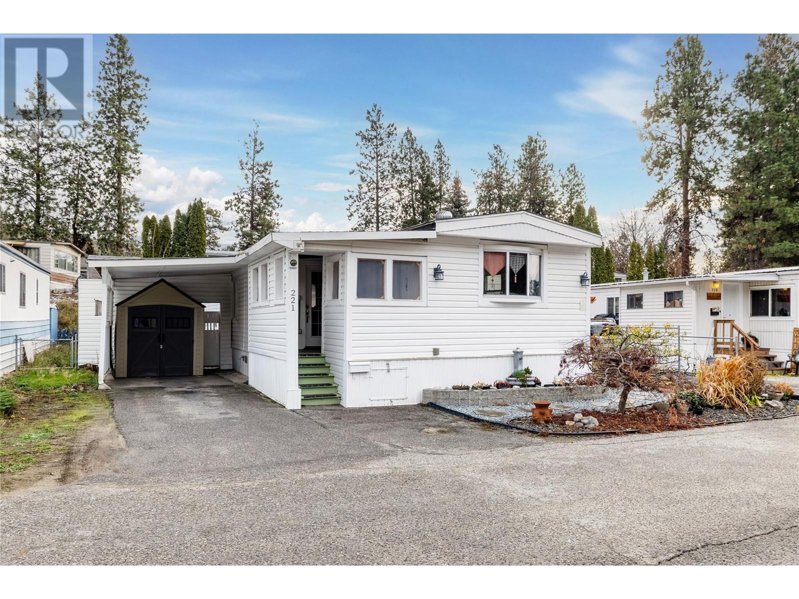 1999 97 Highway S Unit 221, Kelowna, BC V1Z 1B2