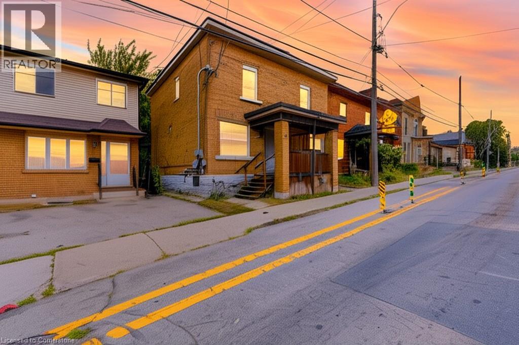 48 Locke St S, Hamilton, ON L8P 3Z8