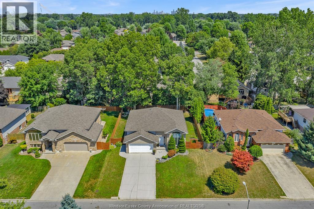 549 Birmingham Ave, Lasalle, ON N9J 3M5