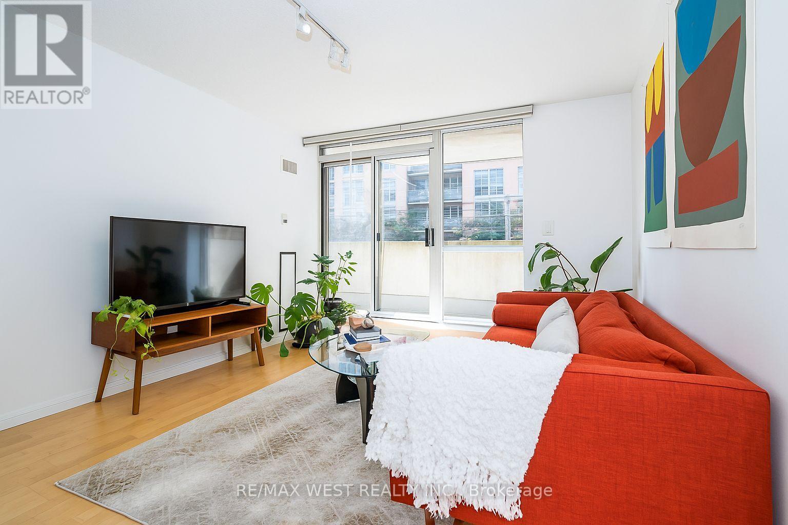 209 1000 King St W, Toronto, ON M6K 3N1