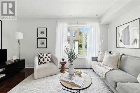 62 55 Foundry Ave, Toronto, ON M6H 4K7