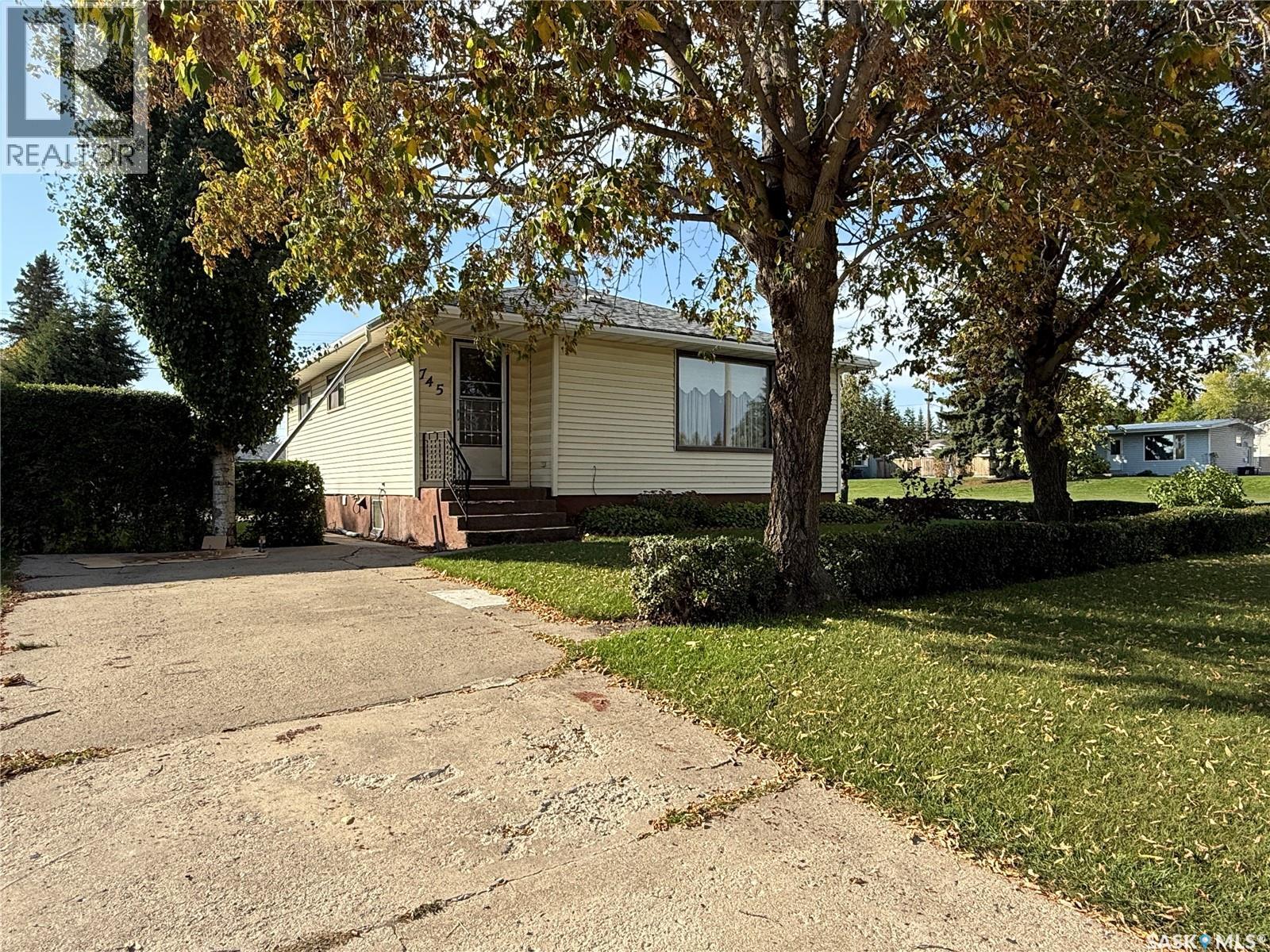 745 Scotia St, Melville, SK S0A 2P0