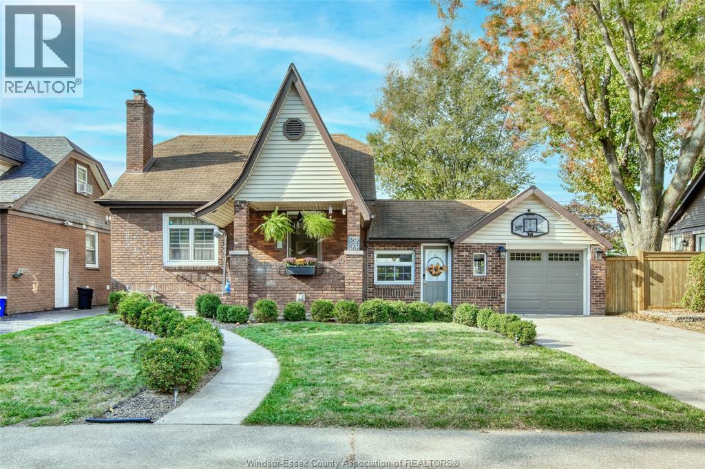 2993 Randolph, Windsor, ON N9E 3E3