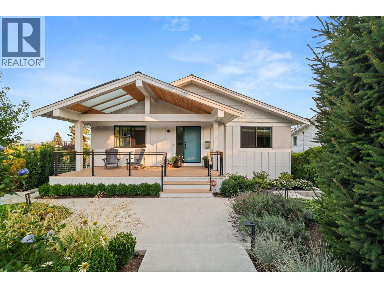 995 Calverhall St, North Vancouver, BC V7L 1Y1