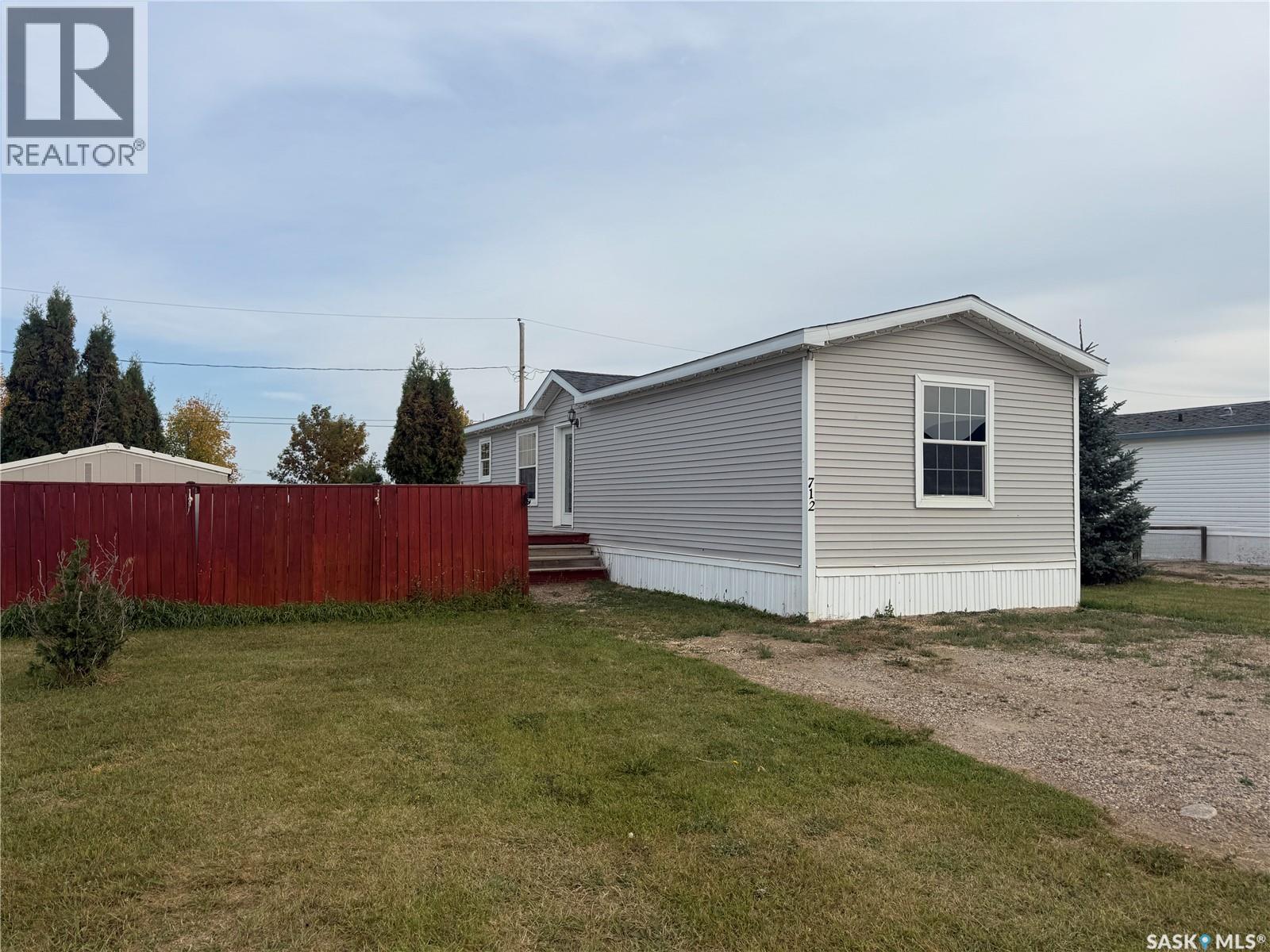 712 Prairie Ave, Outlook, SK S0L 2N0
