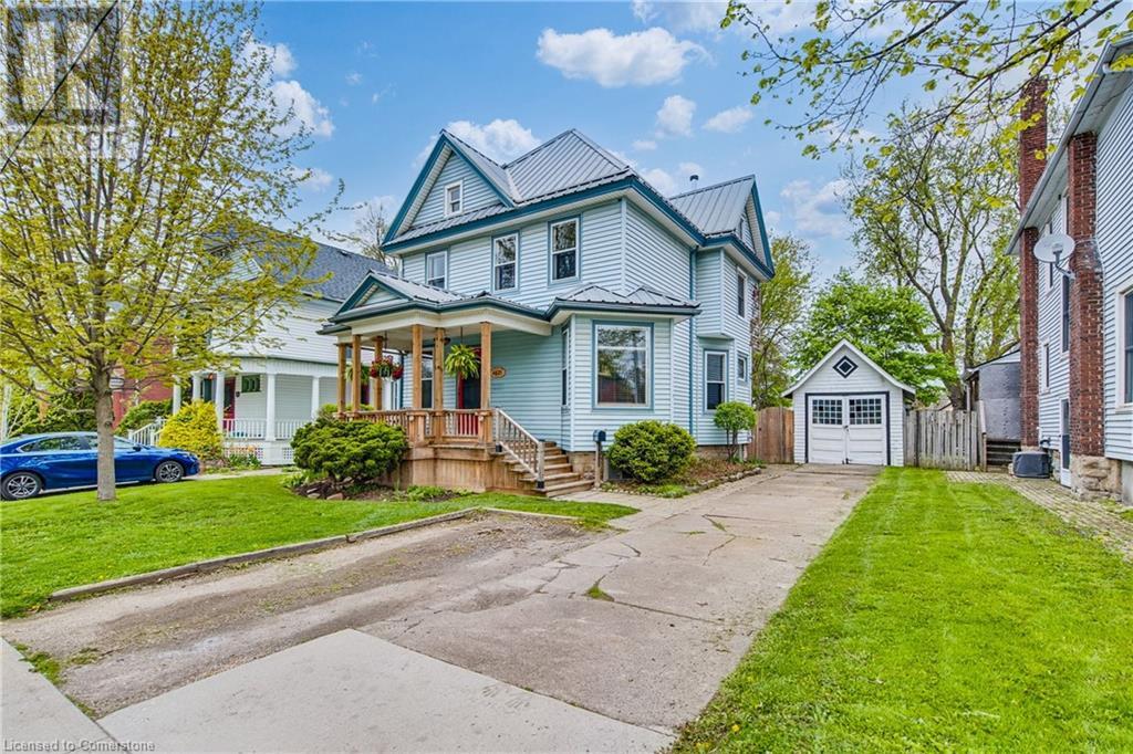 4621 Ellis St, Niagara Falls, ON L2E 1H8