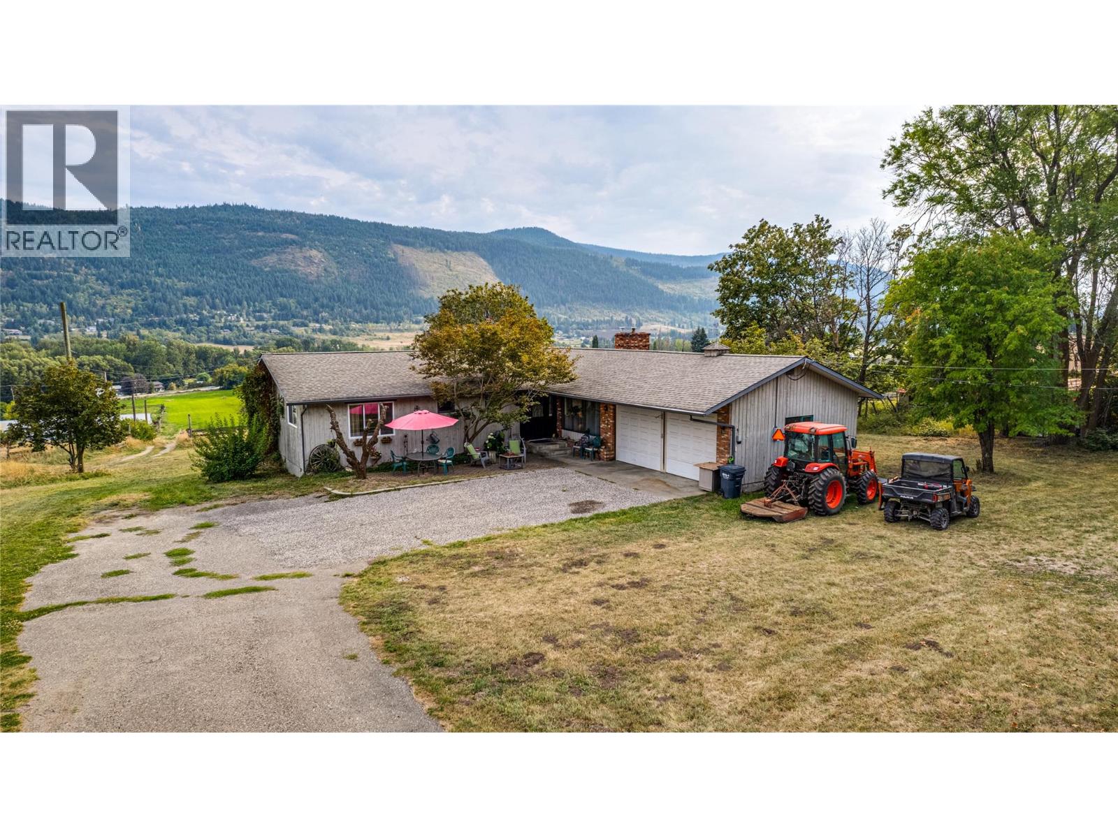 6944 Buchanan Rd, Coldstream, BC V1B 3C5