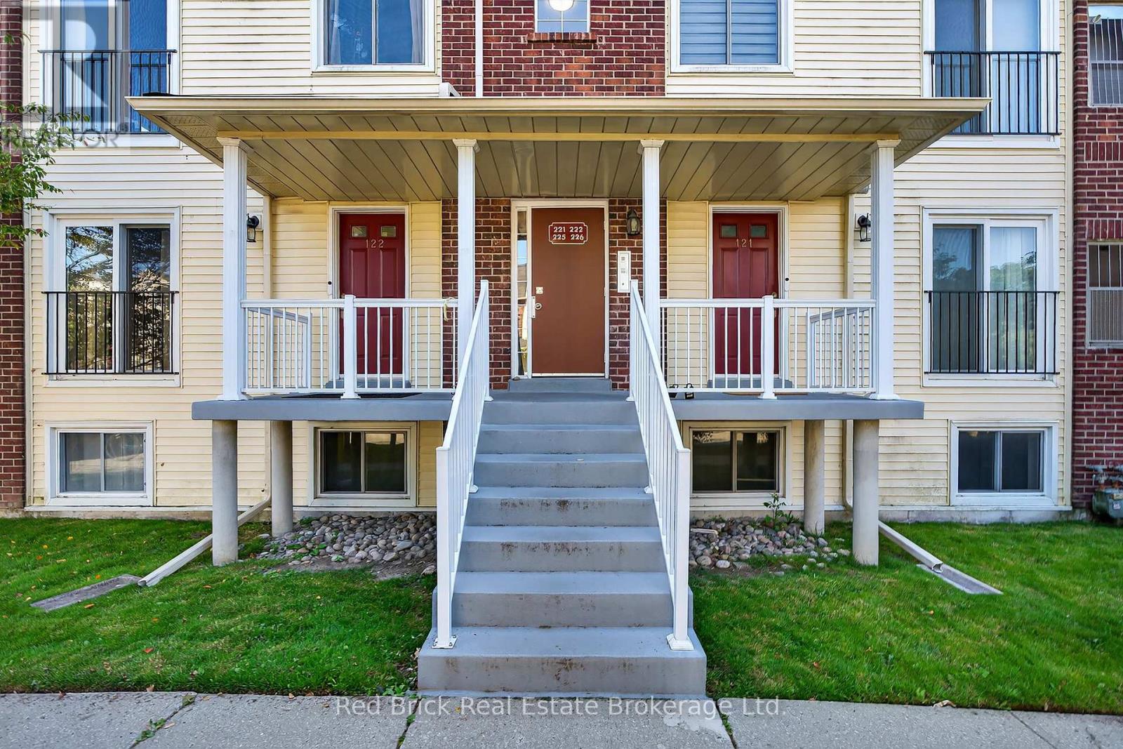 221 458 Janefield Ave, Guelph, ON N1G 4R8