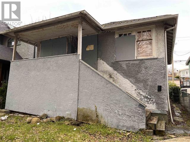 2535 E Broadway St, Vancouver, BC V5M 1Y4