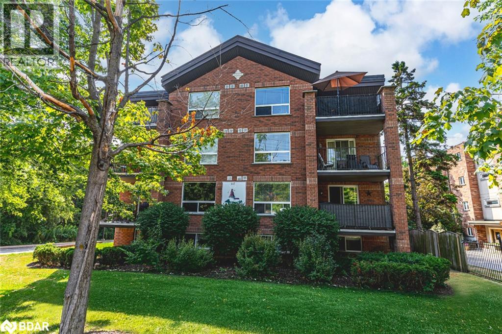 117 Edgehill Drive Unit 203, Barrie, ON L4N 1L9